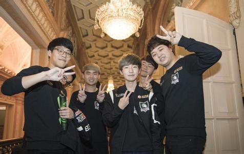 在接受采访 在接受采访